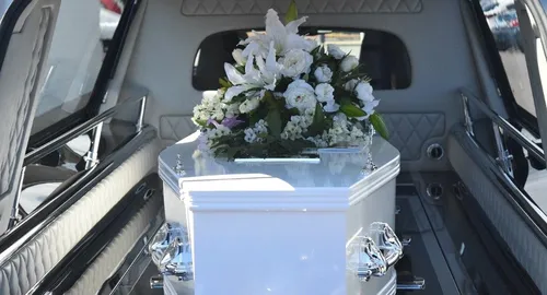 Non le métier de croque-mort ne sent pas le formol !