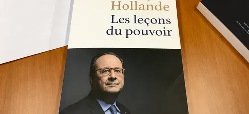 François Hollande en dédicace à Nantes
