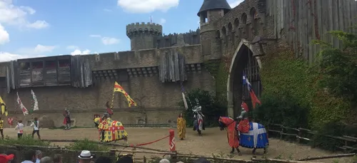 Le Puy du Fou sous presse