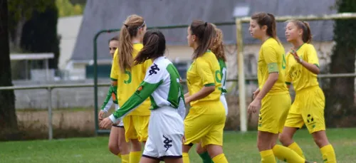 Tellement douées, les filles U15 du FC Nantes jouent contre les...