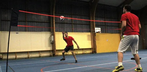 Le waveball, un nouveau sport inventé par des bretons
