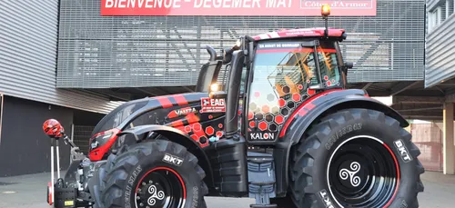 CDL : Le tracteur de l’EAG a quitté Guingamp, direction Lille !