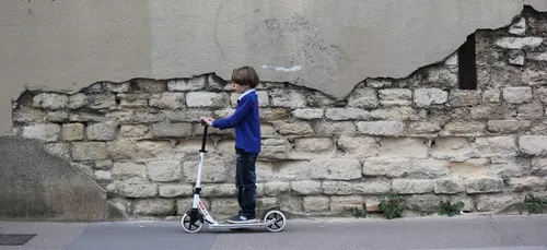 Si vous roulez en trottinette électrique, empruntez ...