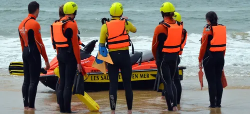 Les MNS en formation, avant de surveiller les plages !