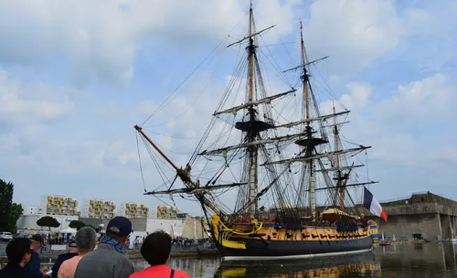 Débord de Loire : 100 000 personnes ont suivi la parade nautique