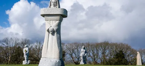Visite de la Vallée des Saints dans les Côtes d'armor
