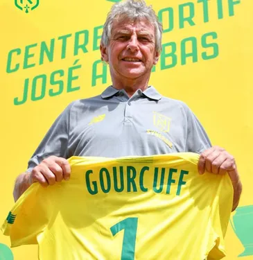 Gourcuff, sur le banc du FCN dimanche.