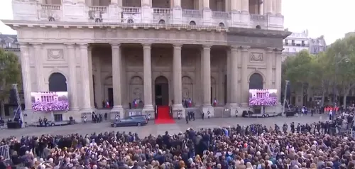 Une minute de silence pour Jacques Chirac