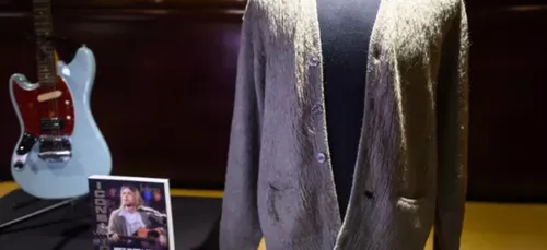L'image du jour : Le gilet de Kurt Cobain vendu une fortune aux...
