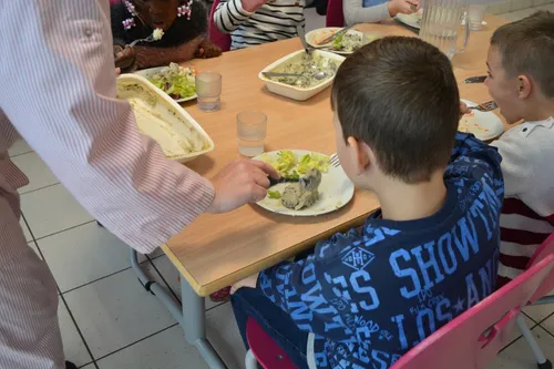 Un menu végétarien par semaine dans les cantines