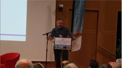 L'image du jour : il dit au revoir en chanson