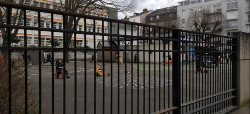 A Nantes, la ville fait face mais continue de vivre