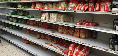 Confinement : les supermarchés vidés !