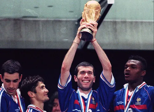 L’info garantie sans coronavirus : Julian Assange est papa, le...