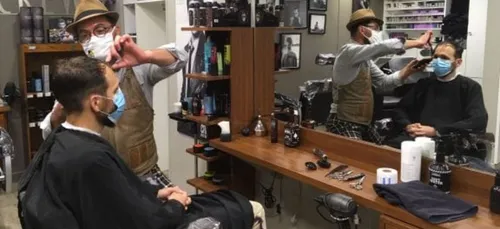 L'image du jour : un coiffeur mayennais à ouvert à 00h01 le 11 mai