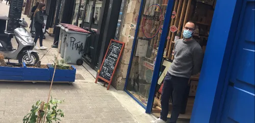 En ville, les commerces ont ouvert... Prudemment