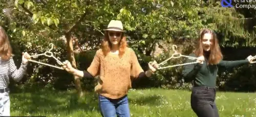 L'image du jour : Un cintre pour danser en fest Noz