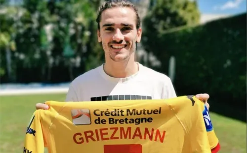 Griezmann avec son maillot de l'AS Vitré
