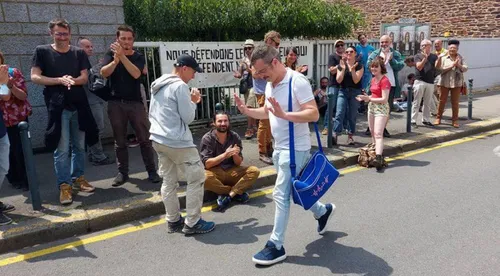 L’agent de Pôle Emploi, soutenu par les intermittents