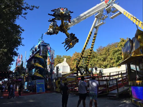 La fête foraine, aux allures de bal masqué