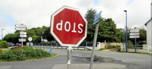 la pagaille dans les panneaux de signalisation