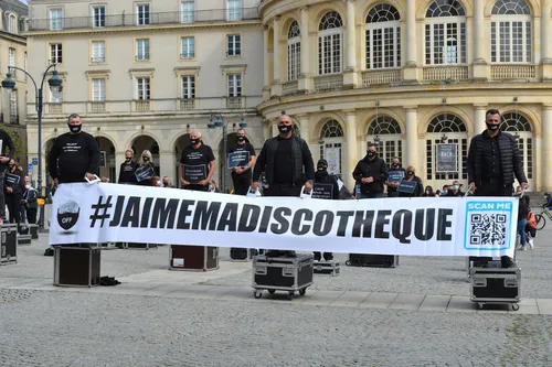 La grogne des patrons de boîtes de nuit