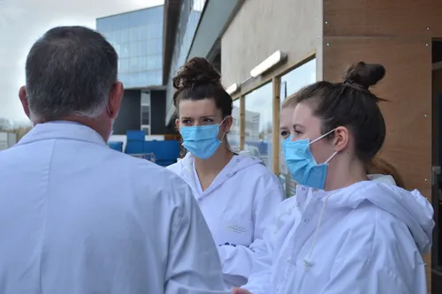 Covid-19 : immersion en réanimation à Brest !