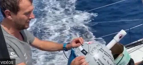 Les skippers du Vendée Globe jettent en mer des balises meteo