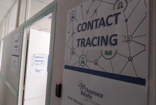 Les infirmiers assurent le suivi  des malades du COVID-19 isolés à...