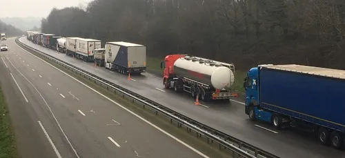 Neige : plus de 250 camions immobilisés par prévention