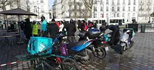 L'essor des livraisons de repas en scooter dérange les riverains