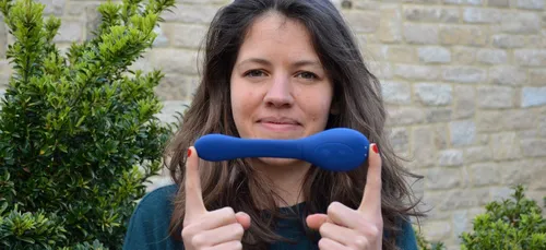 Une jeune vannetaise lance un vibromasseur... militant