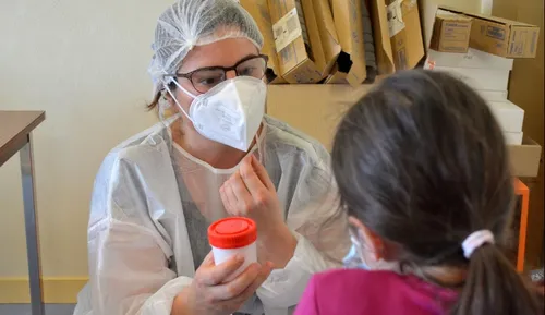 Tests salivaires : concours de crachats à l'école de Ploufragan
