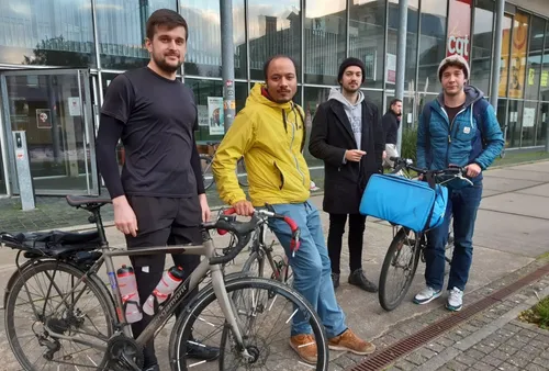 La grogne des livreurs à scooter se poursuit