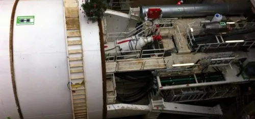 Rennes : le tunnelier Elaine est arriv&eacute; sous la Place...