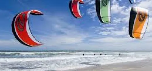 Belle perf' de 2 kitesurfeurs bretons