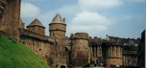 Midi en France pose ses cam&eacute;ras &agrave; Foug&egrave;res 