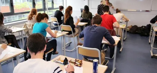 Des &eacute;l&egrave;ves sans prof en Bretagne, manif ce matin...