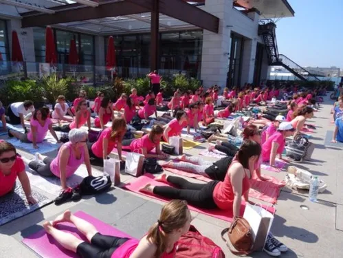 Marseille : un yoga géant pour la bonne cause !