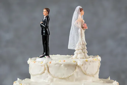 Son mariage est annulé, elle offre le banquet à des sans-abri