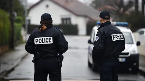 Un enfant de 12 ans caillasse la police, sa mère en garde à vue