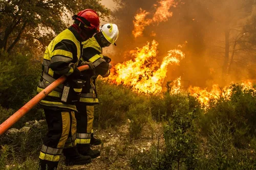 Incendie dans le Var : l'origine humaine privilégiée