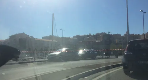 Marseille : une voiture fonce sur 2 abris-bus, un mort