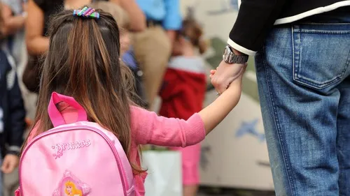 Recherche nounou à 110 000 euros par an