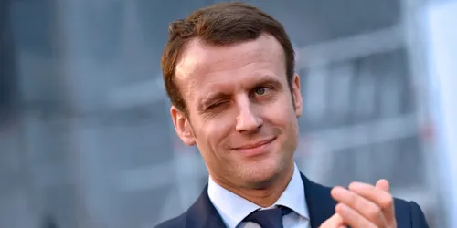 26 000 euros en 3 mois : la facture maquillage de Macron