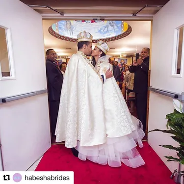 Elle rencontre le (vrai) Prince Charmant en boite de nuit !