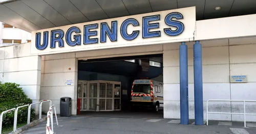 Il rentre à l'hôpital pour une fracture et ressort amputé...