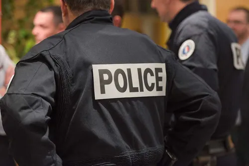 Marseille : ils s'incrustent à un anniversaire, la fête dégénère, 2...