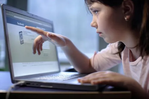 Les moins de 16 ans bientôt interdits de Facebook sans accord...