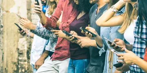 En fait,  L’adolescence durerait de 10 à 24 ans selon les...